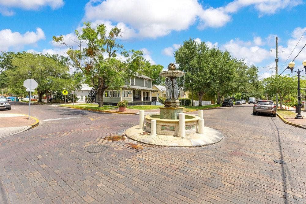 1010 E ROBINSON STREET, Orlando, FL 32801