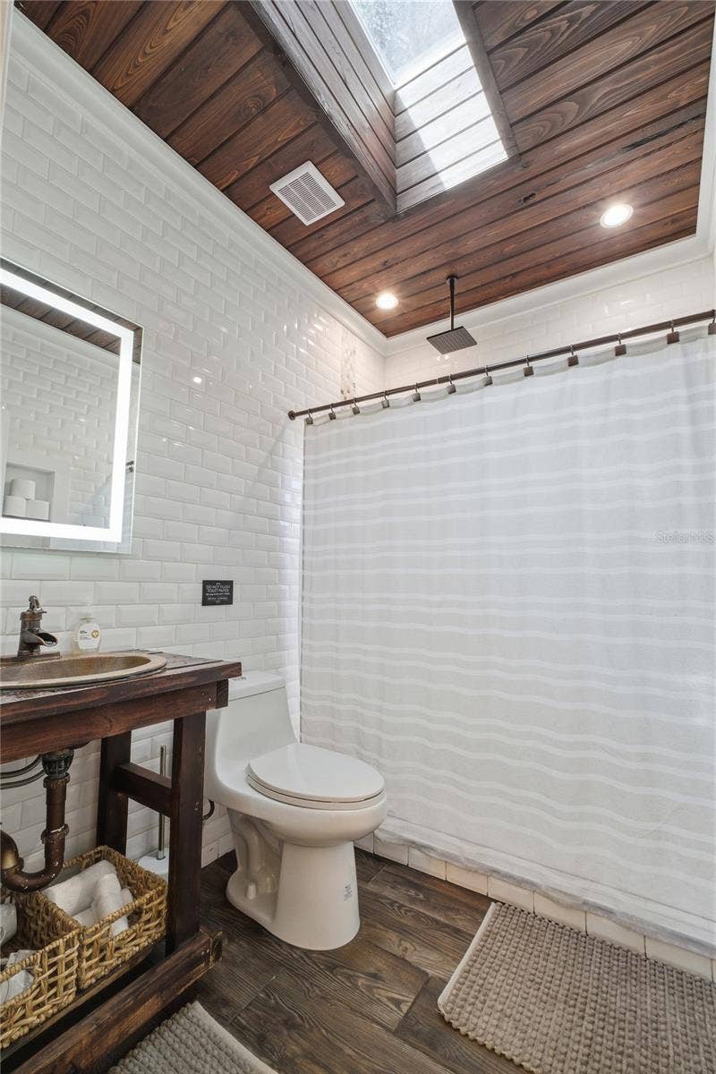 1927 ELAND AVENUE, Winter Park, FL 32789 Guest House - Bathroom
