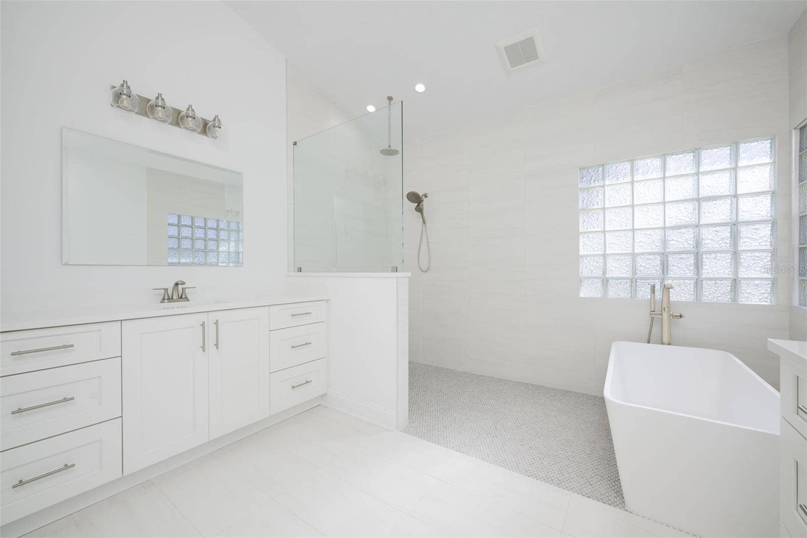 First level Primary Suite Bath.