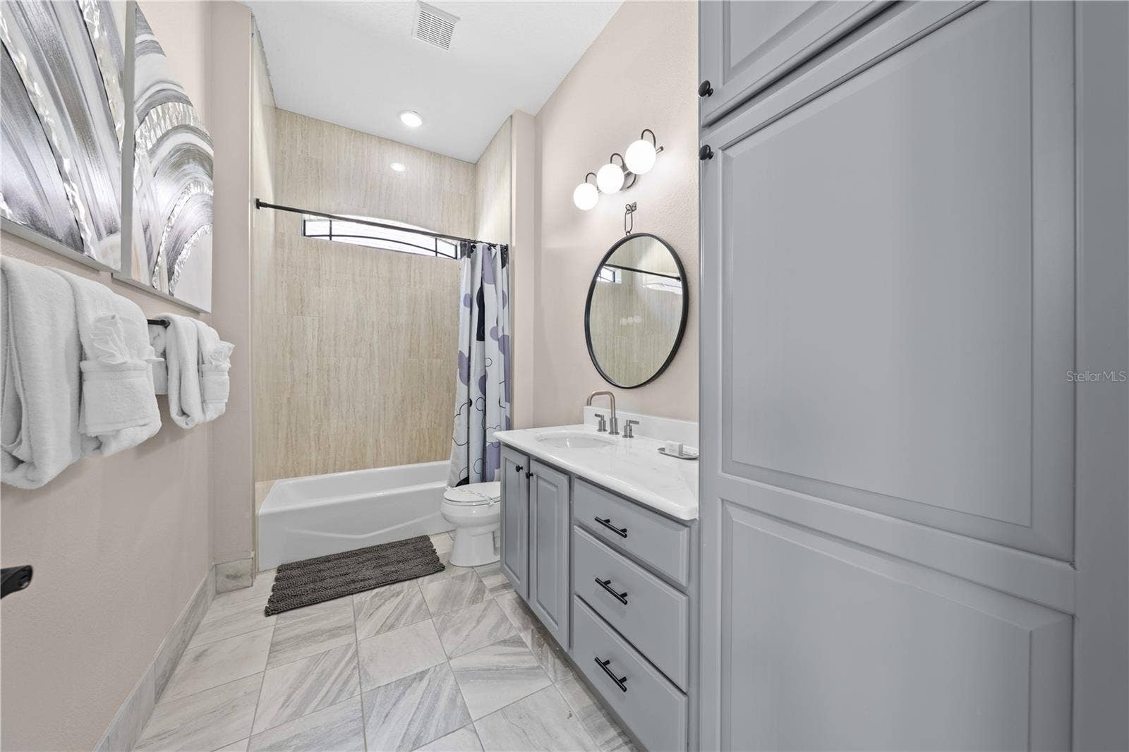 785 GOLDEN BEAR DRIVE, Reunion, FL 34747 upstairs hall bath between bedrooms 3 and 4