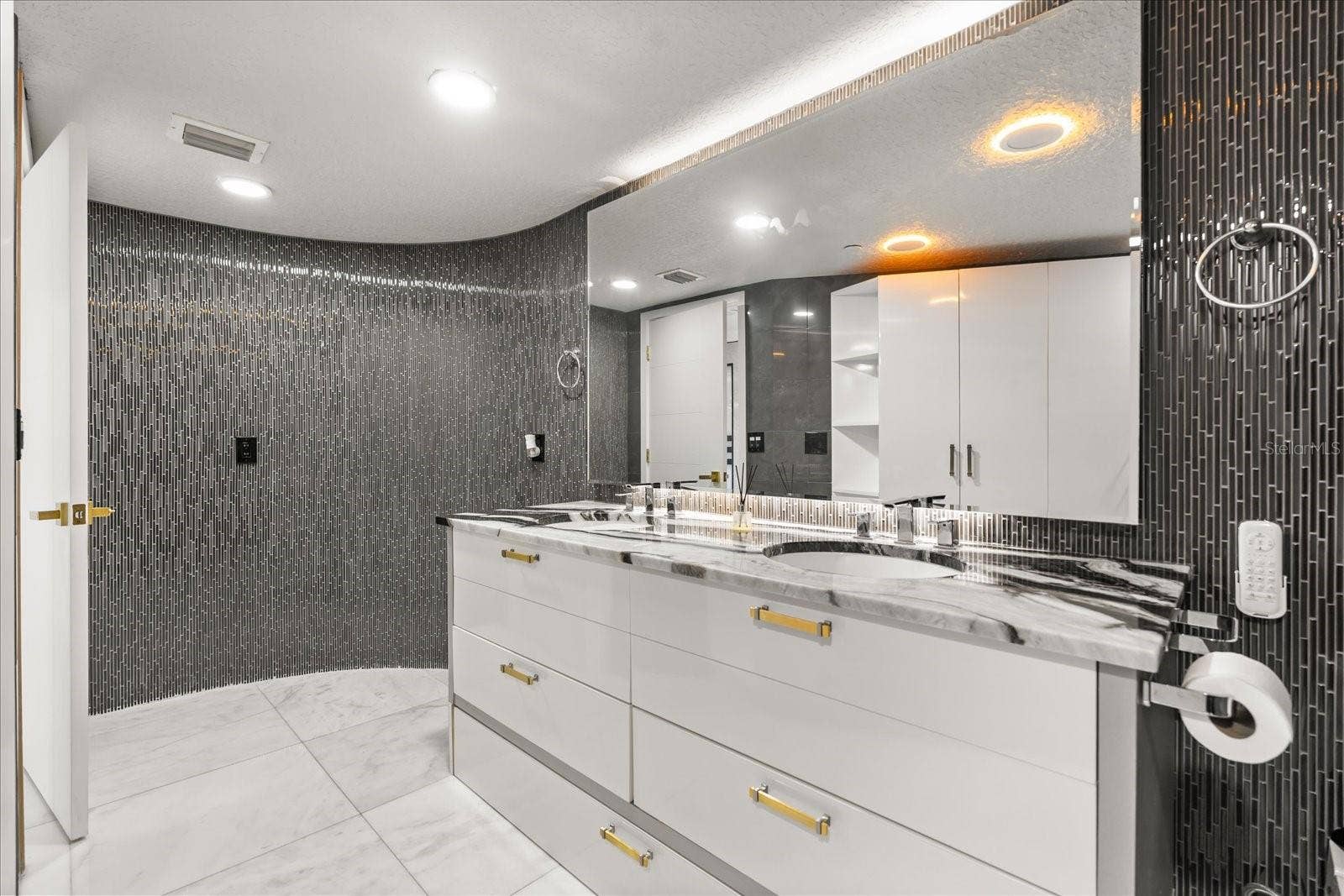 530 E CENTRAL BLVD, #1901, Orlando, FL 32801 530 E CENTRAL BLVD, #1901, Orlando, FL 32801