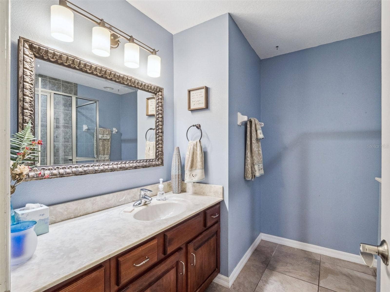 5314 SHADYWOOD LANE, Orlando, FL 32819 Stylish Secondary Bath