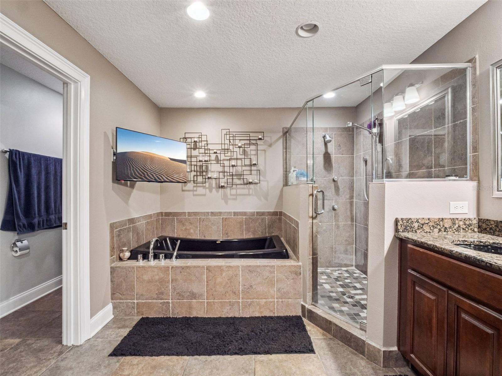 5314 SHADYWOOD LANE, Orlando, FL 32819 Spa-Style Owners Bath