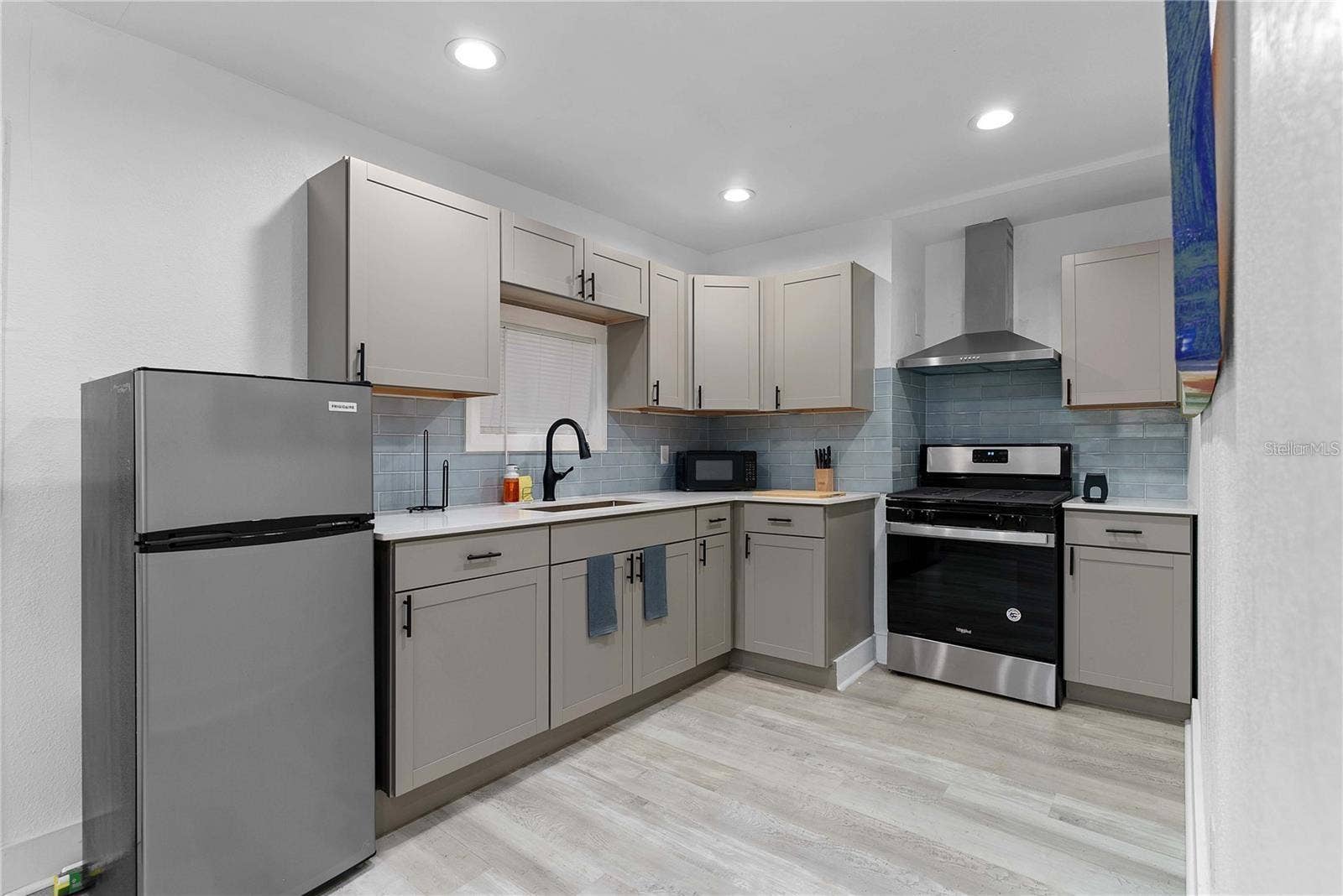 412 E HARWOOD STREET, Orlando, FL 32803 412 E HARWOOD STREET, Orlando, FL 32803