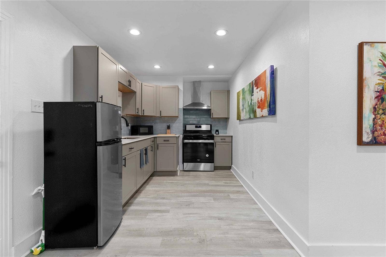 412 E HARWOOD STREET, Orlando, FL 32803 412 E HARWOOD STREET, Orlando, FL 32803