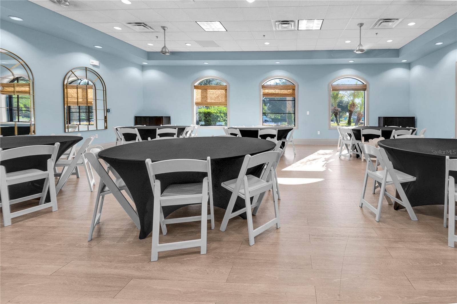 1301 GLENEAGLES LANE, Davenport, FL 33896 The Oasis Club event space