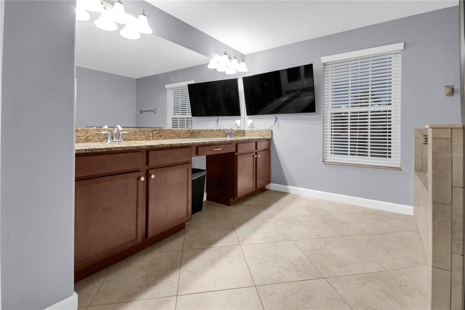 1301 GLENEAGLES LANE, Davenport, FL 33896 Upstairs Master Bathroom has two sinks