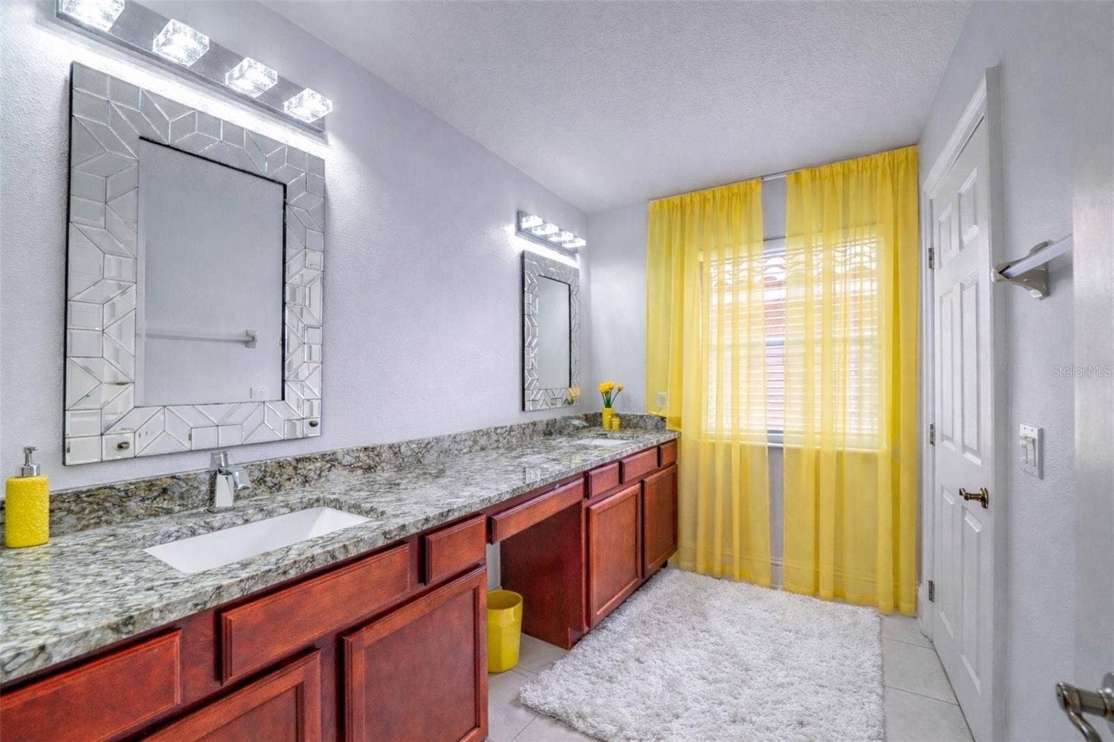 6956 LUCCA STREET, Orlando, FL 32819 Family Bathroom second Floor