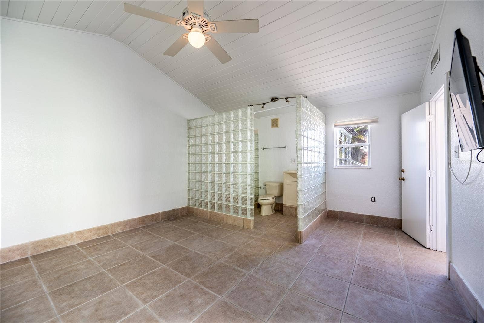 115 124TH AVENUE W, Treasure Island, FL 33706 UNIT B