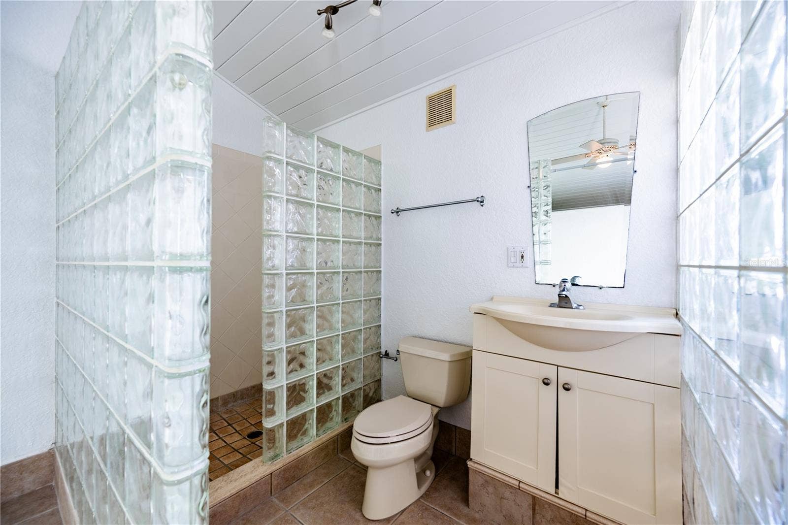 115 124TH AVENUE W, Treasure Island, FL 33706 UNIT B