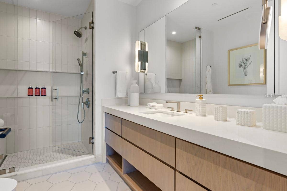 10160 AUTUMN MIST LANE, #402, Orlando, FL 32836 Secondary bathroom