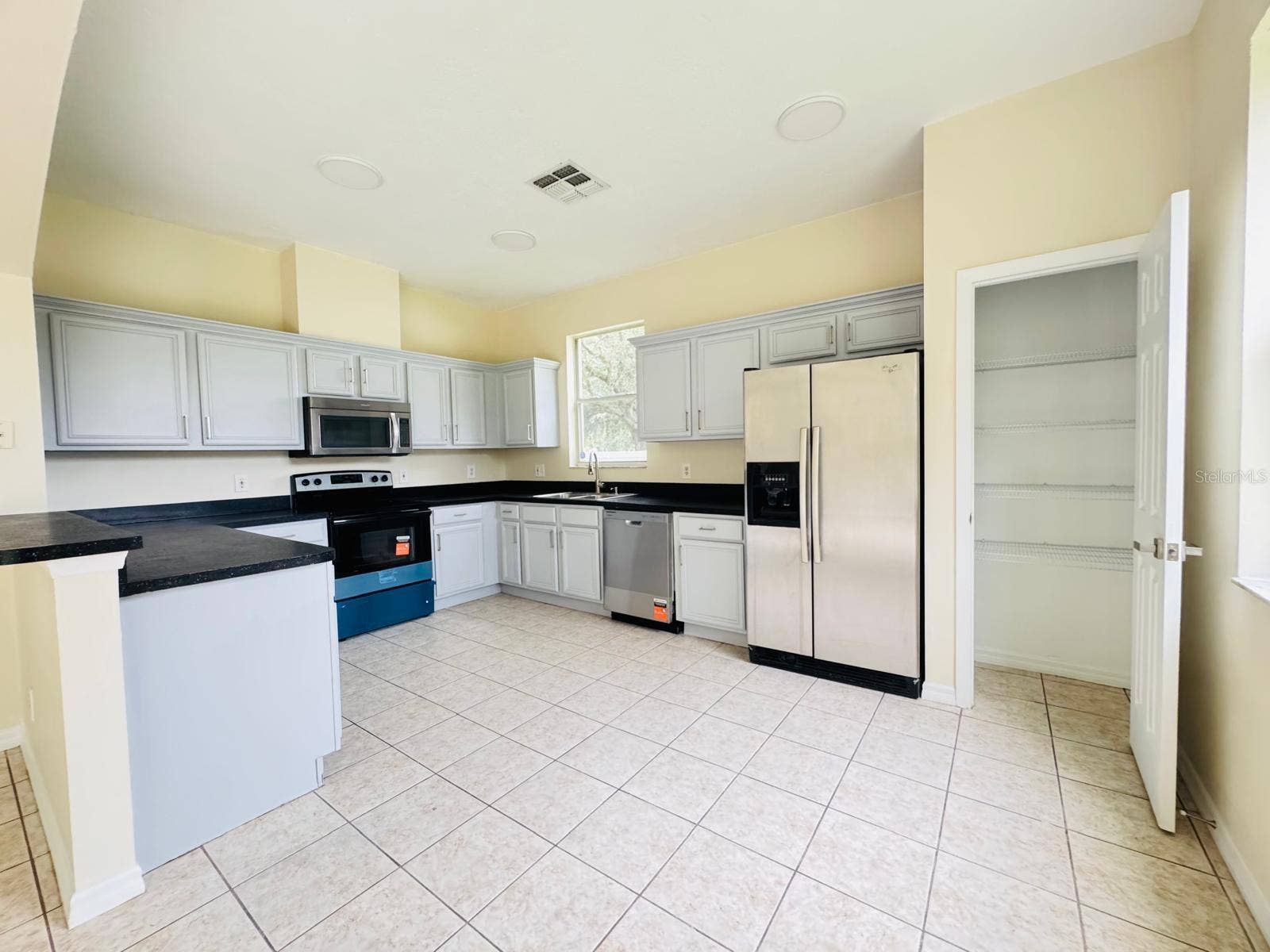 13621 TETHERLINE TRAIL, Orlando, FL 32837 13621 TETHERLINE TRAIL, Orlando, FL 32837