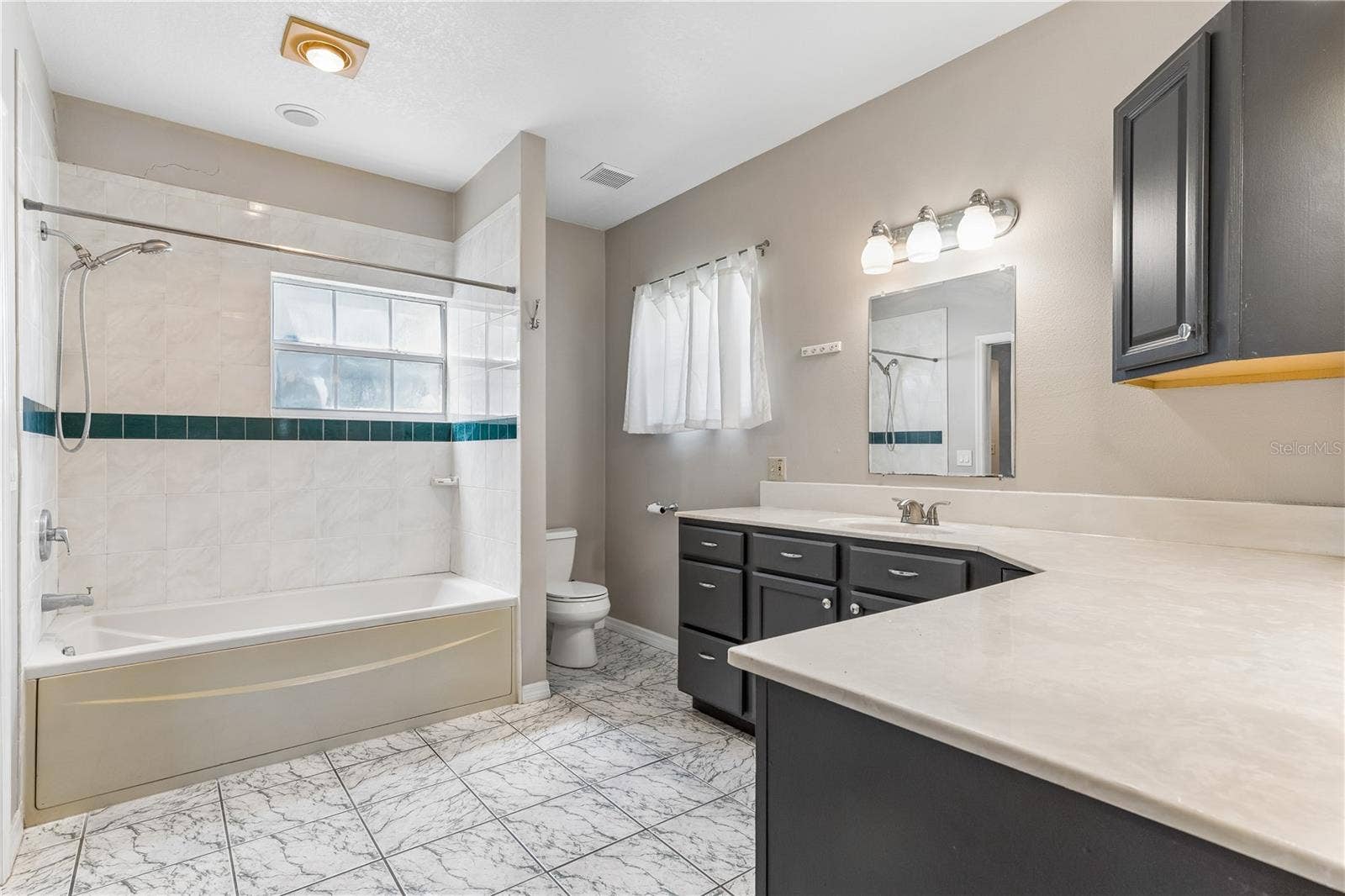37 E VANDERBILT STREET, Orlando, FL 32804 37 E VANDERBILT STREET, Orlando, FL 32804