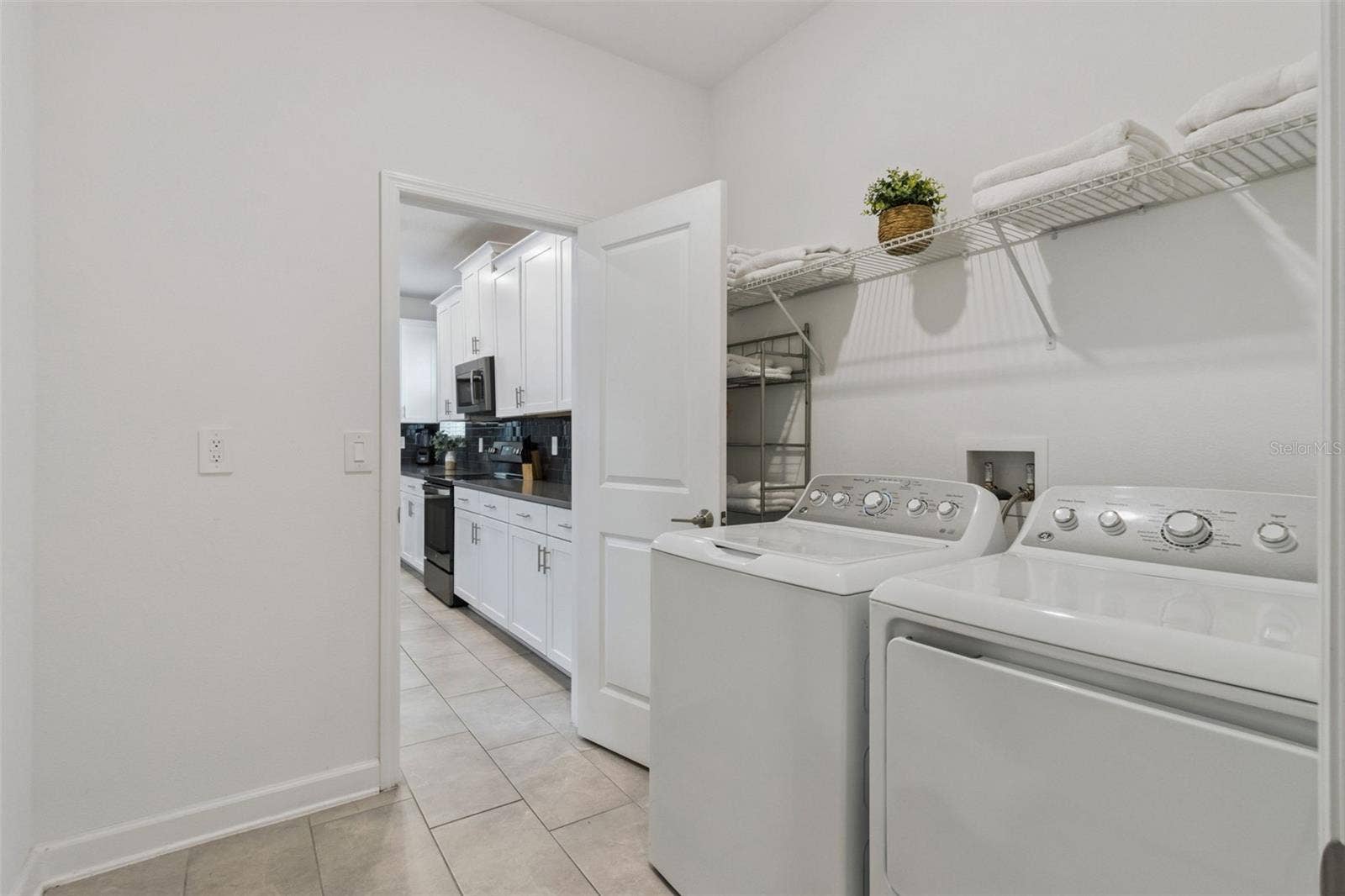 9095 SOMMERSET HILLS DRIVE, Davenport, FL 33896 Laundry Room - Open to Kitchen Area