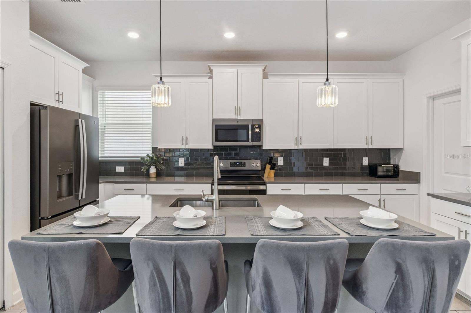 9095 SOMMERSET HILLS DRIVE, Davenport, FL 33896 Kitchen Island Seating