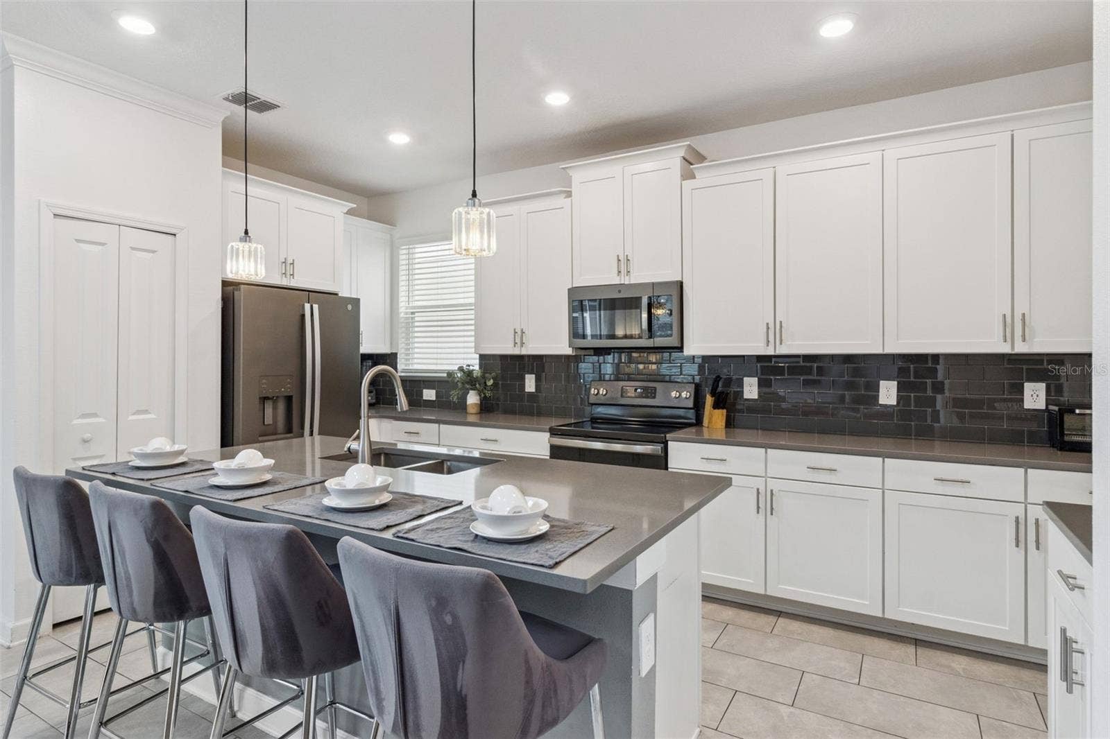 9095 SOMMERSET HILLS DRIVE, Davenport, FL 33896 Kitchen Island Seating