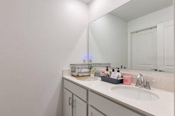 4382 FINCH LANE, Kissimmee, FL 34746 Family bathroom