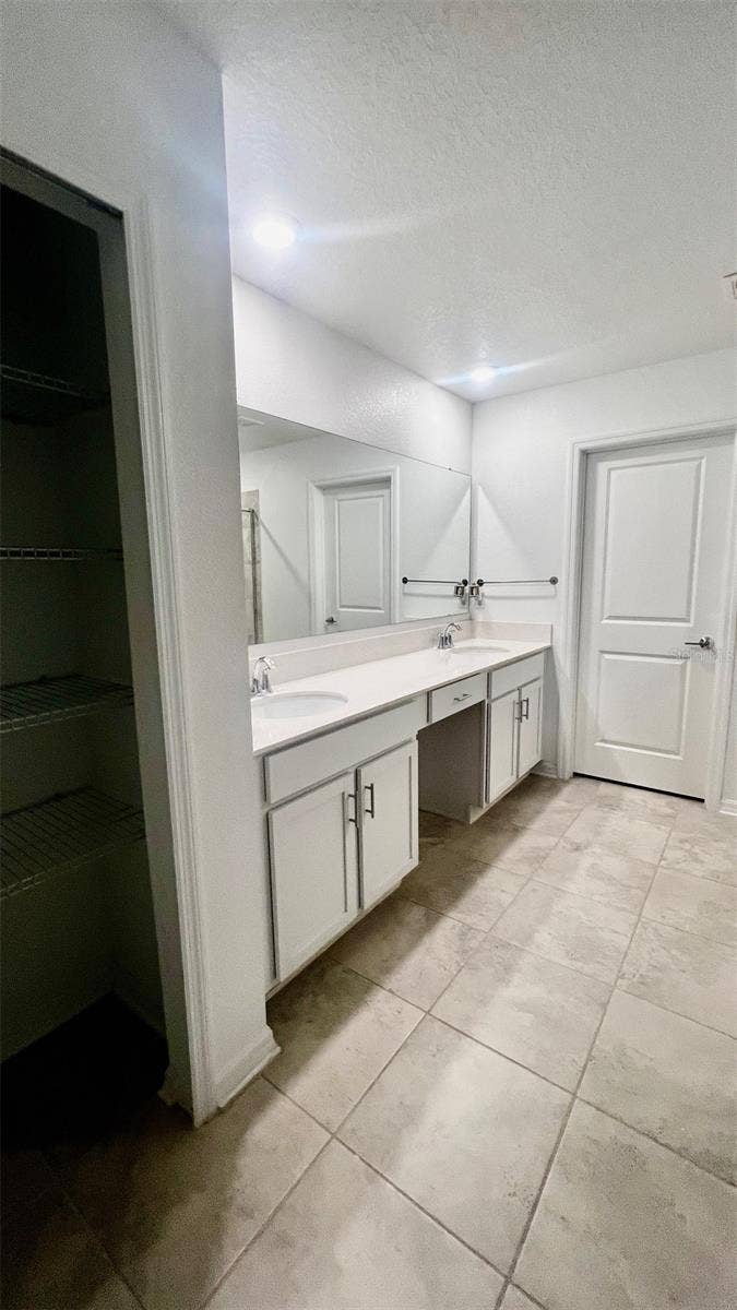 4382 FINCH LANE, Kissimmee, FL 34746 Owner suite bathroom