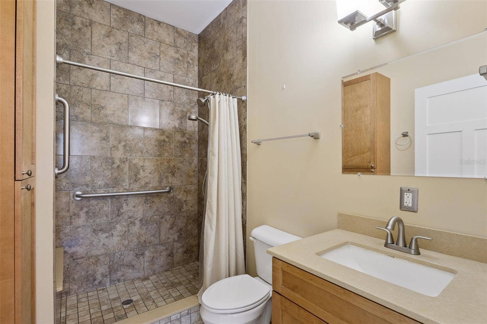 15503 TROTTING HORSE LANE, Tavares, FL 32778 Guest House bath