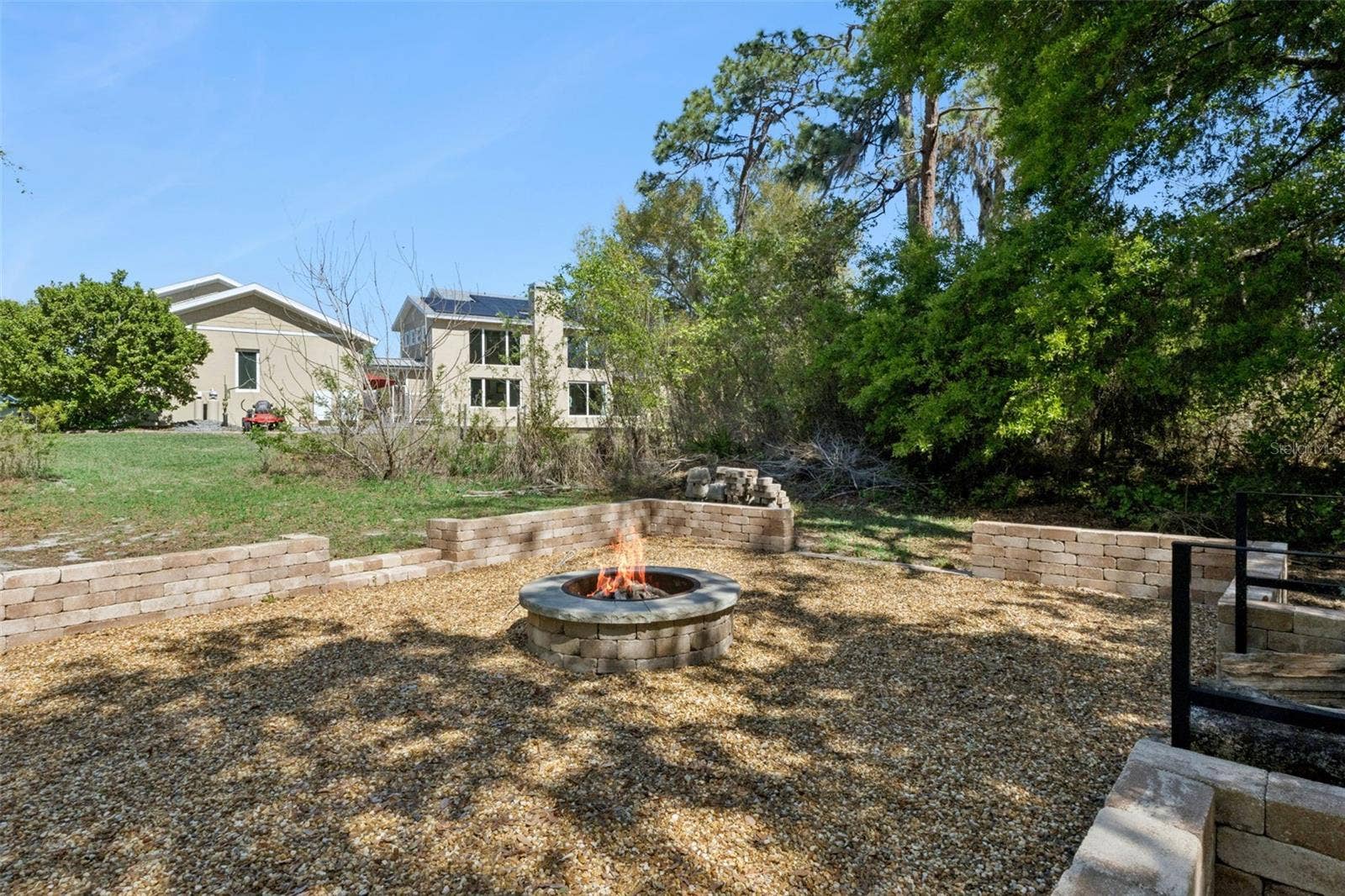 15503 TROTTING HORSE LANE, Tavares, FL 32778 Custom Fire Pit