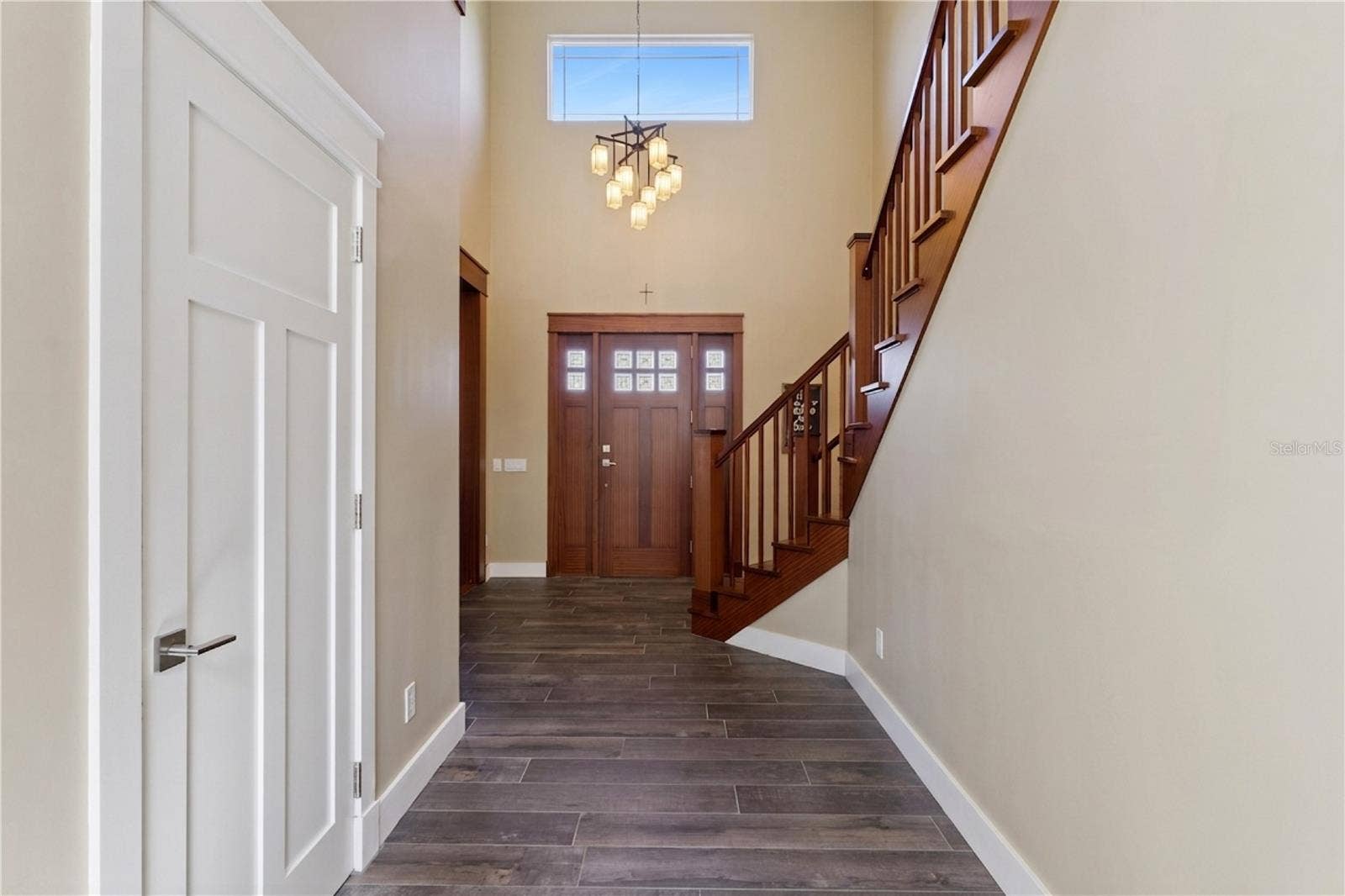 15503 TROTTING HORSE LANE, Tavares, FL 32778 Family room to front entry