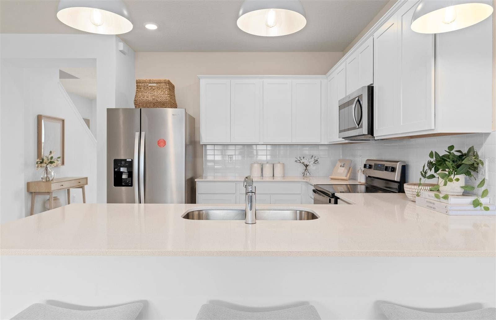 10130 HADLEY STREET, Orlando, FL 32829 Model Home Design Only. Pictures and furnishings are for illustrative purposes only. Elevations, colors and options may vary. Furniture is for model home staging only.