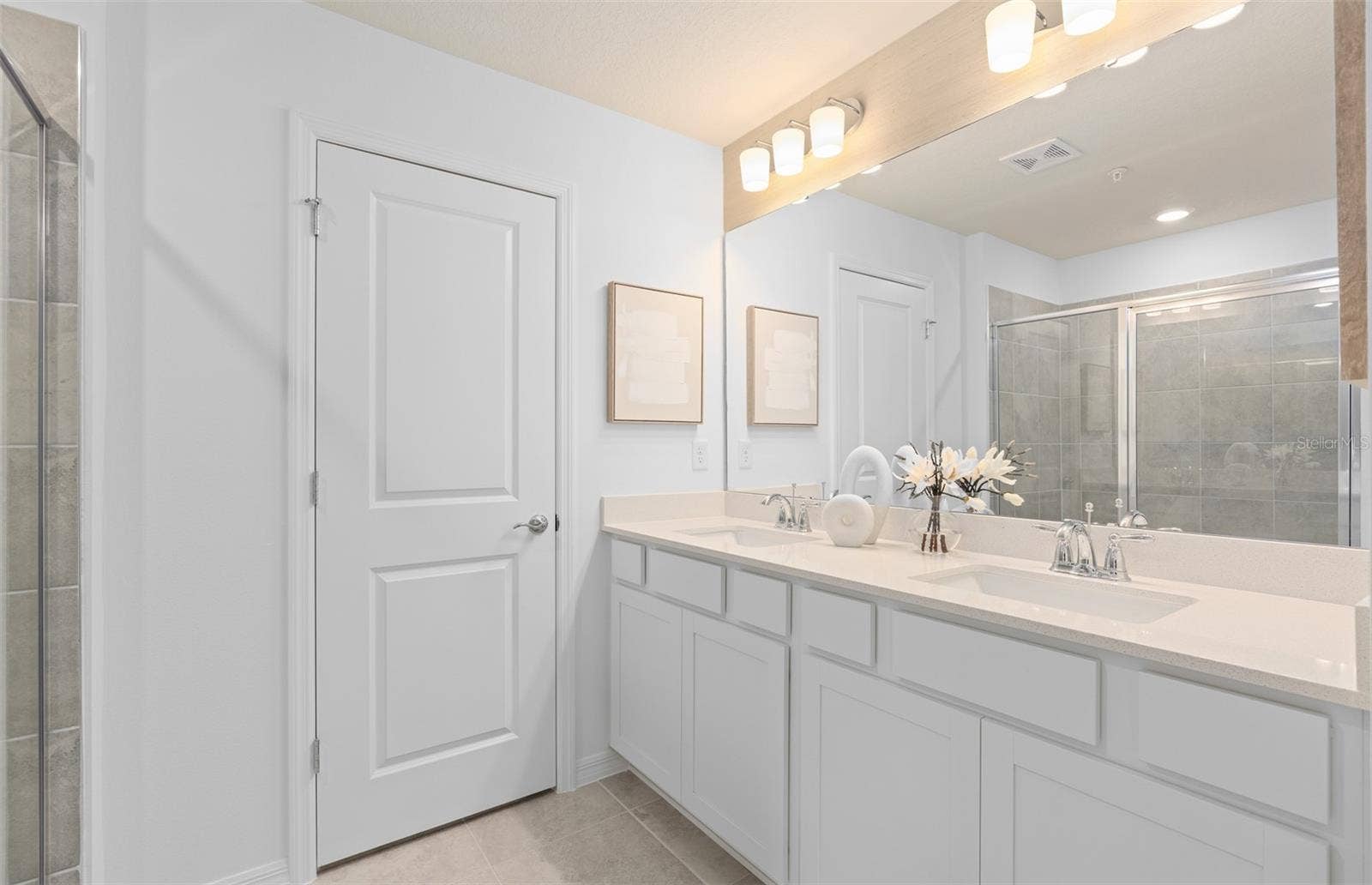 10130 HADLEY STREET, Orlando, FL 32829 Model Home Design Only. Pictures and furnishings are for illustrative purposes only. Elevations, colors and options may vary. Furniture is for model home staging only.