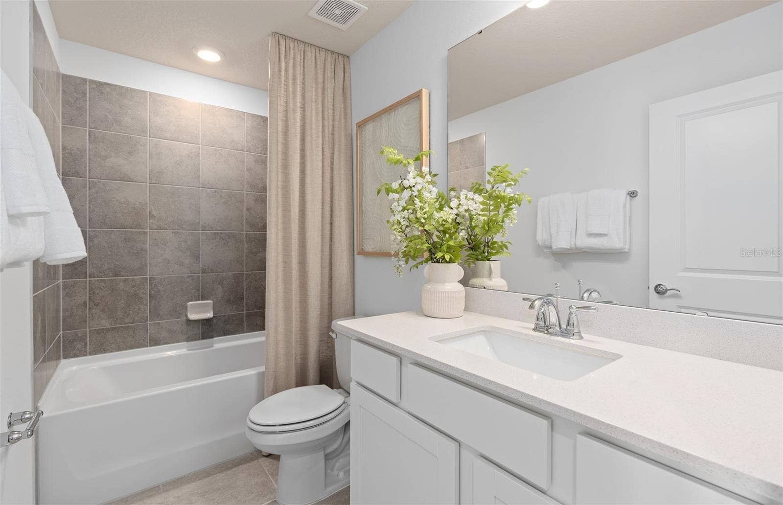 10130 HADLEY STREET, Orlando, FL 32829 Model Home Design Only. Pictures and furnishings are for illustrative purposes only. Elevations, colors and options may vary. Furniture is for model home staging only.