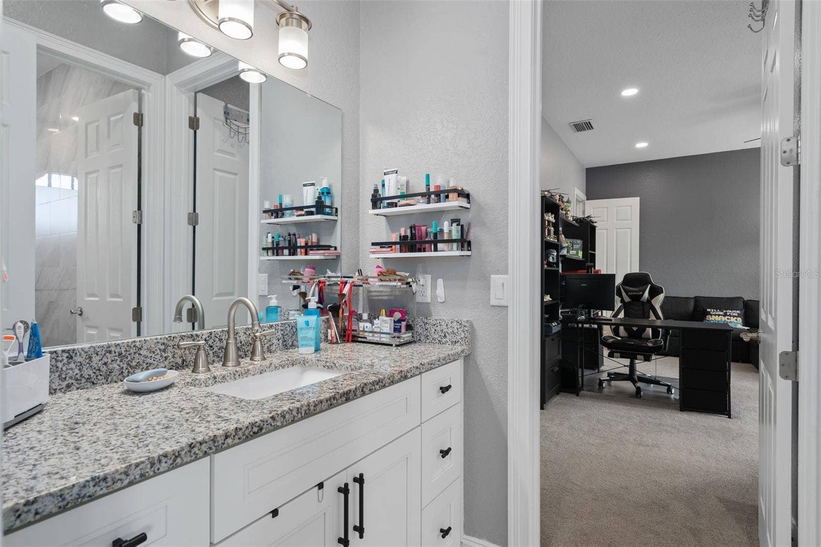 9057 BALMORAL MEWS SQUARE, Windermere, FL 34786 bathroom 4 upstairs