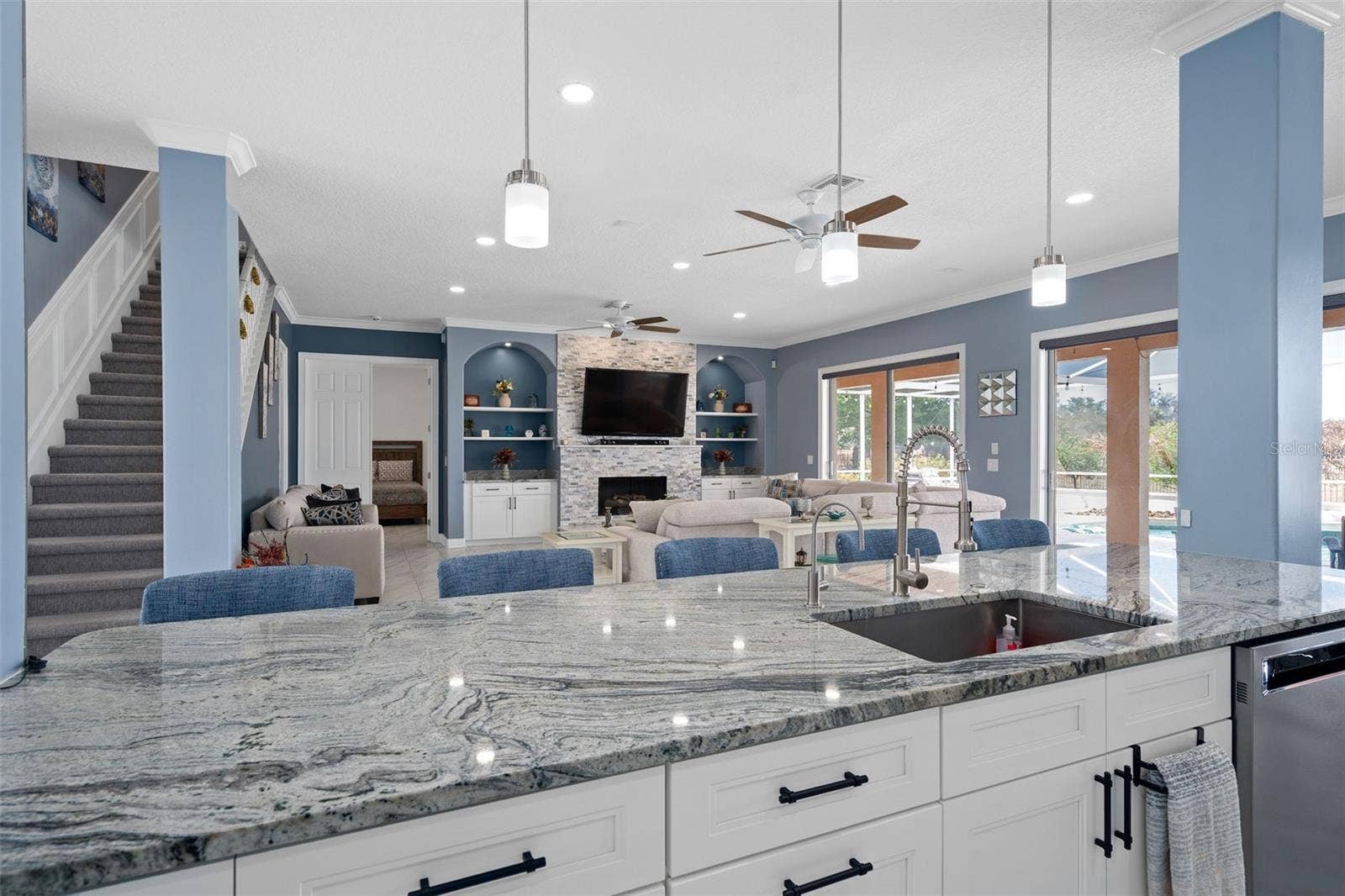 9057 BALMORAL MEWS SQUARE, Windermere, FL 34786 Kitchen view into the great room
