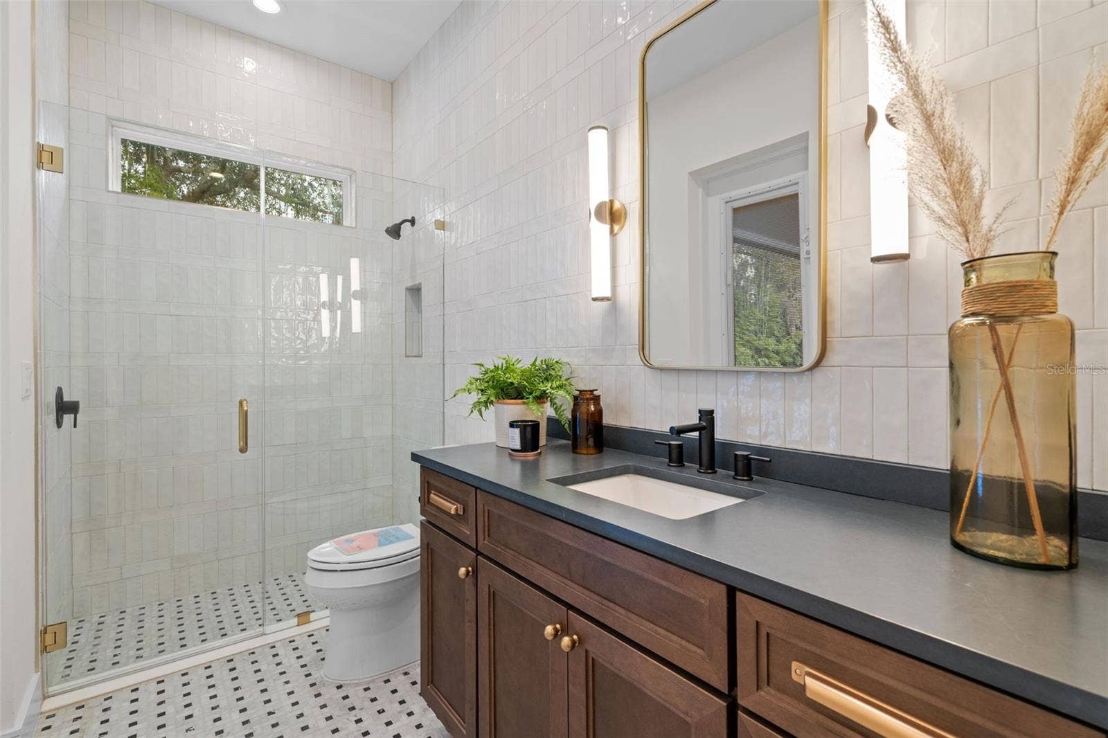 2080 LAKE MARKHAM ROAD, Sanford, FL 32771 Builder's model home. NOT ACTUAL HOME AT HOMESITE