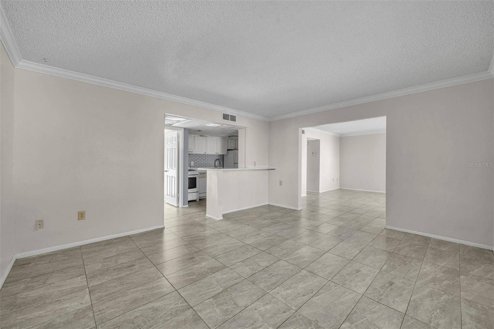 145 OYSTER BAY CIRCLE, #240, Altamonte Springs, FL 32701 145 OYSTER BAY CIRCLE, #240, Altamonte Springs, FL 32701