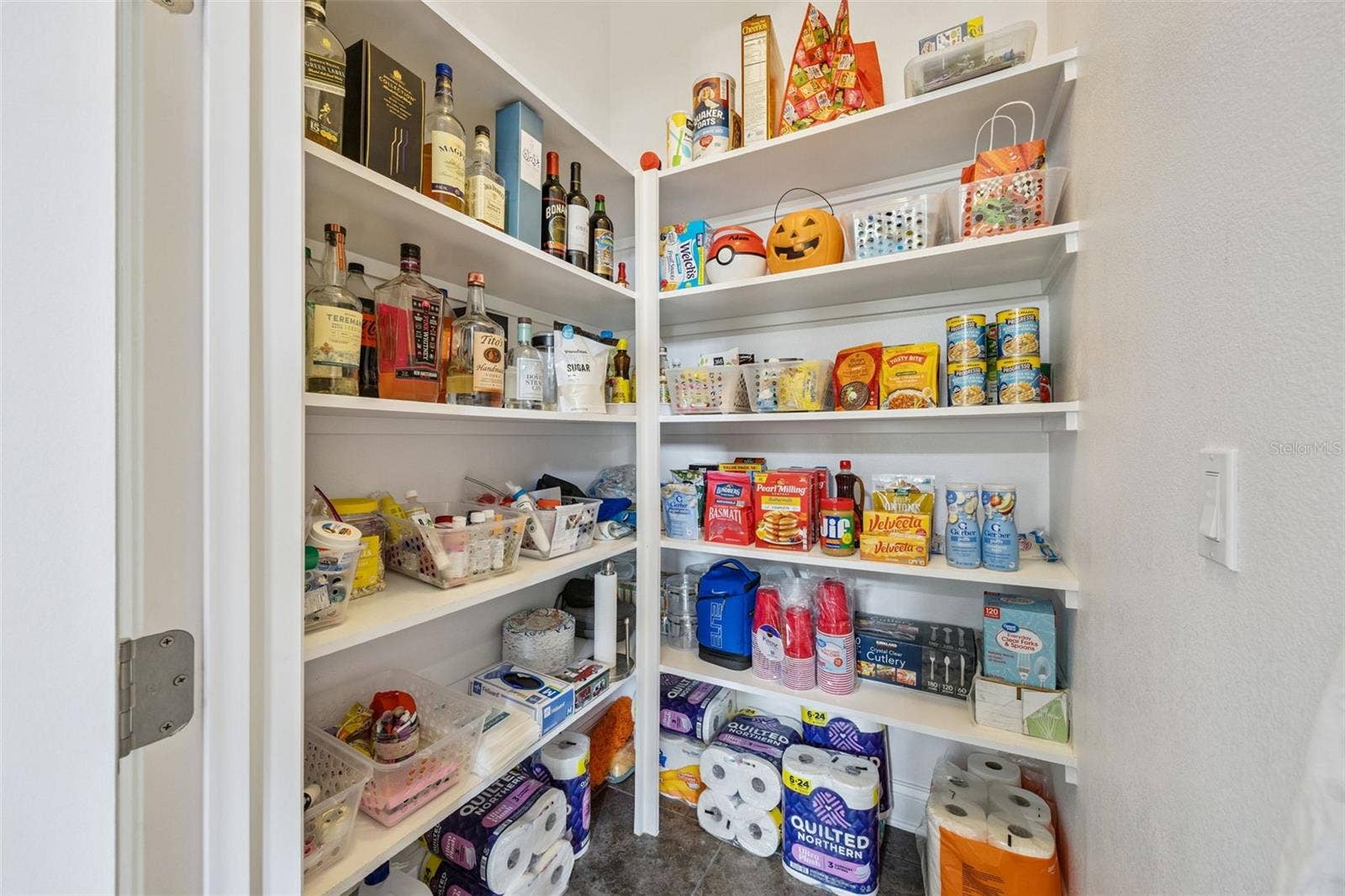14160 ELIOT AVENUE, Orlando, FL 32827 Walk-in Pantry