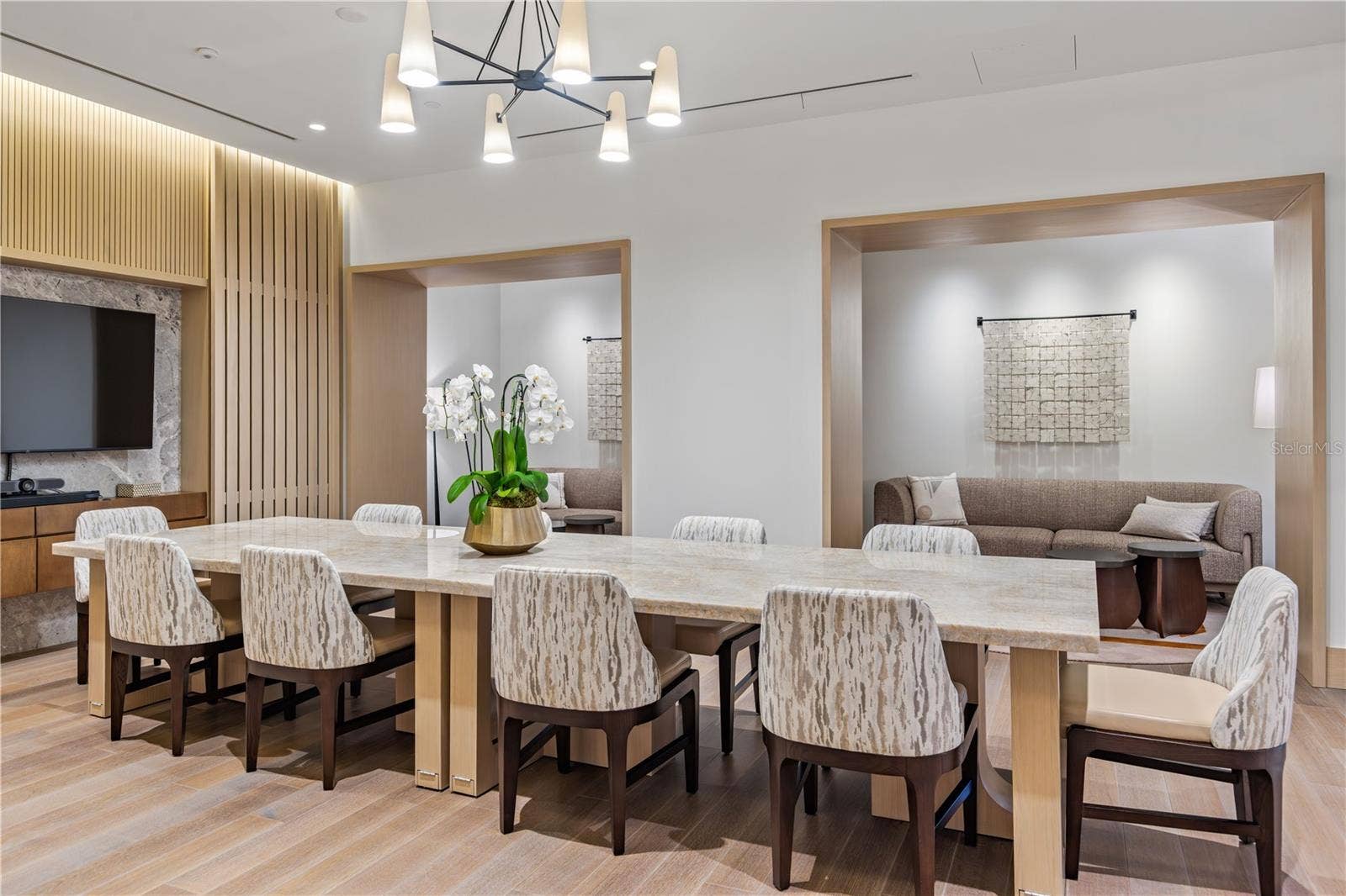 10160 AUTUMN MIST LANE, #800, Golden Oak, FL 32836 Florian Park Amenities: A Welcomed Arrival. The stage is set for your much-anticipated entrance. A porte-cochere will lead to the open-air lobby, staffed 24/7, so theres always someone to welcome you home. Youll delight in the instantly impressive space which features your Residential Services reception area, the residents lounge, inspired workspaces, flex rooms for events and a coffee bar.