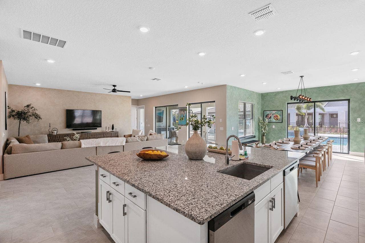 1008 COYOTE CREEK WAY, Reunion, FL 34747 Kitchen Island