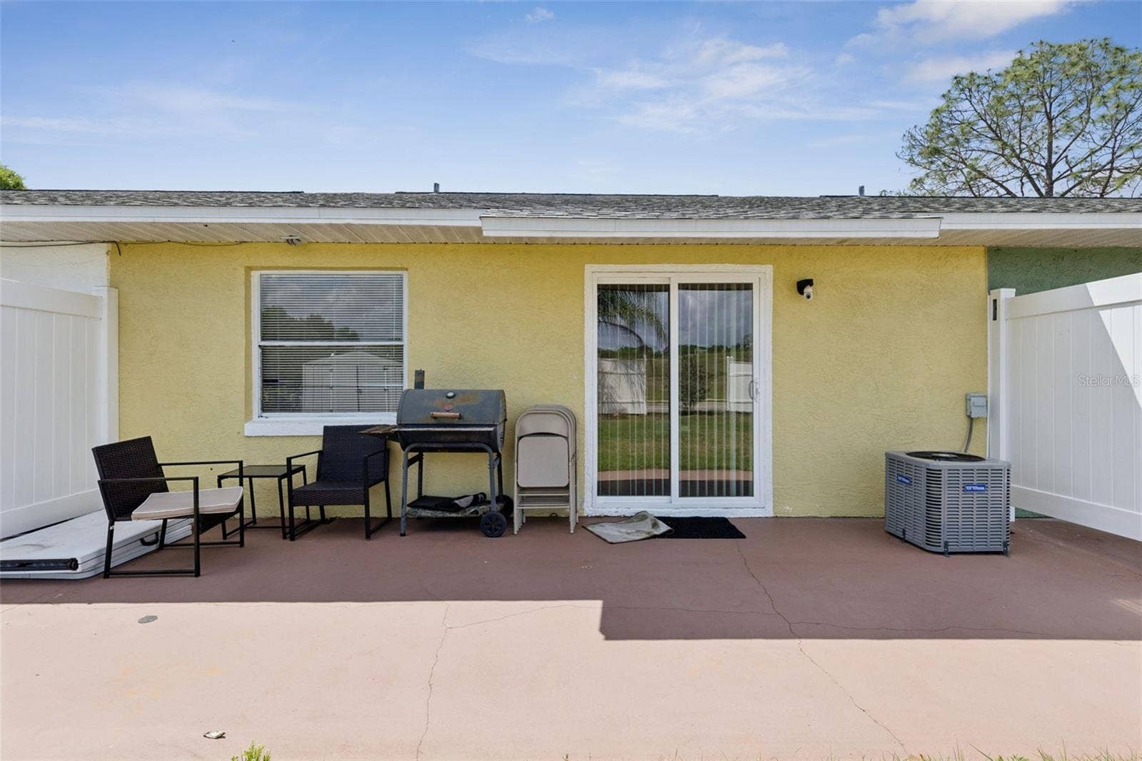 Unit B - Back patio
