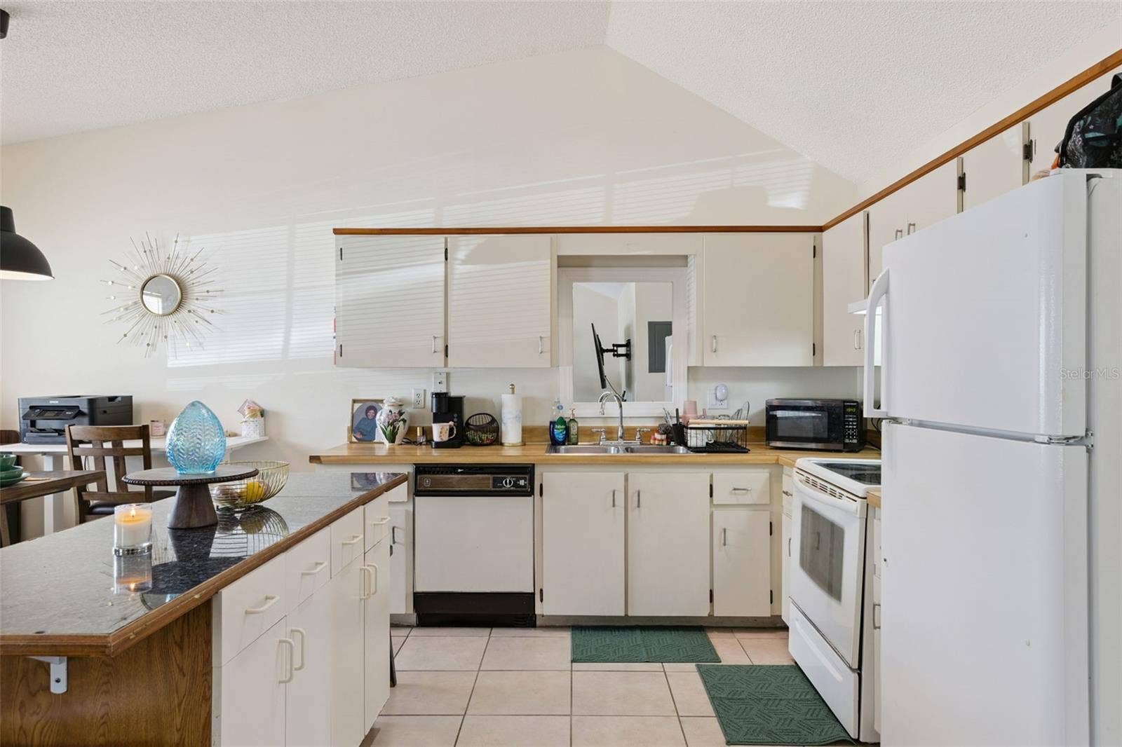 Unit B - Kitchen