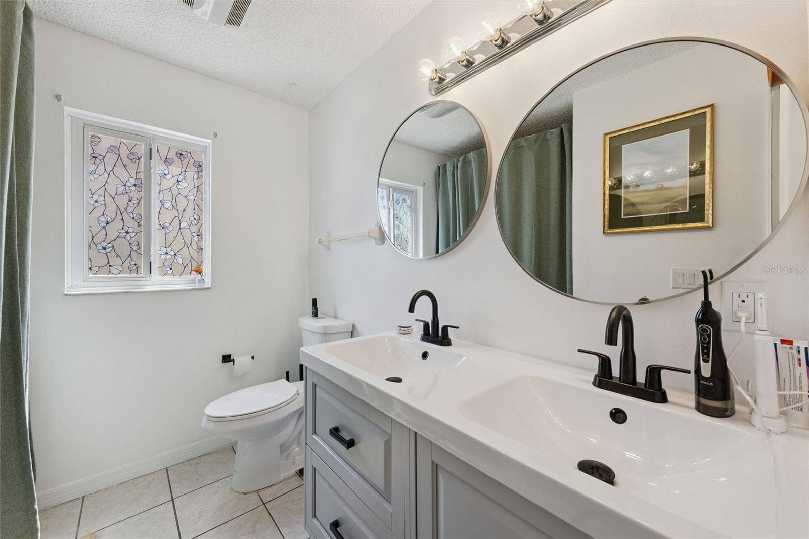 Unit C- Full Bathroom