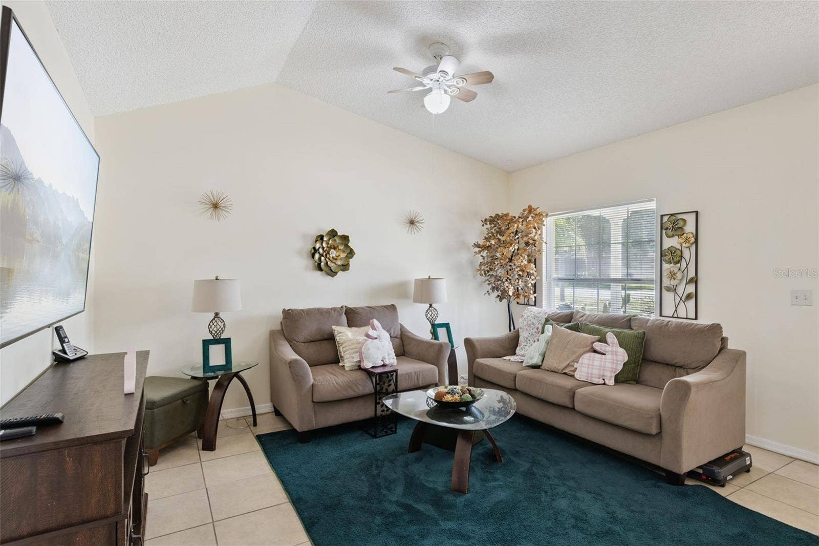 Unit B - Living area
