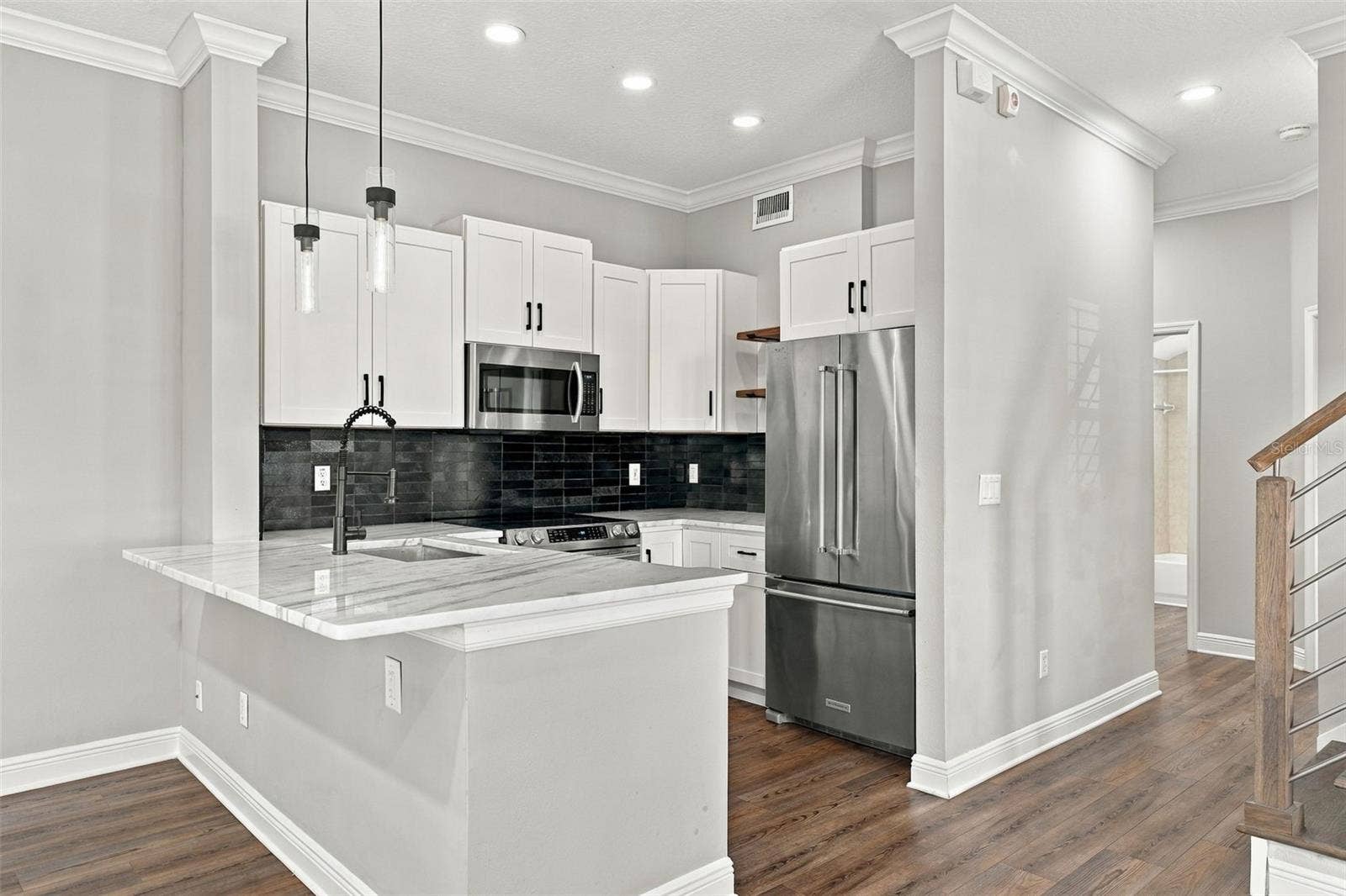 2202 ELIZABETH AVENUE, #B, Orlando, FL 32804 2202 ELIZABETH AVENUE, #B, Orlando, FL 32804