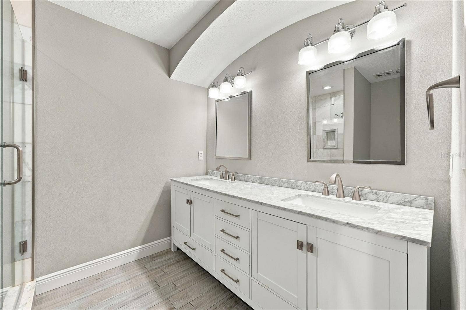 2202 ELIZABETH AVENUE, #B, Orlando, FL 32804 Primary Bathroom Double Sinks