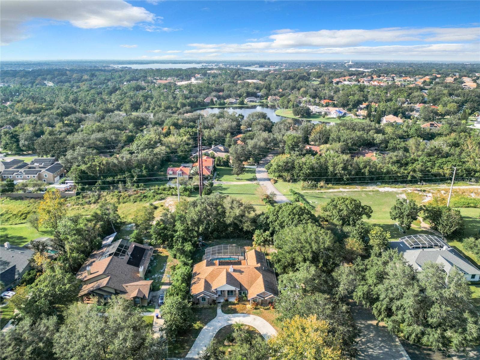 8707 FERNWICKE COURT, Orlando, FL 32819 20 minutes or less to all areas and attractions