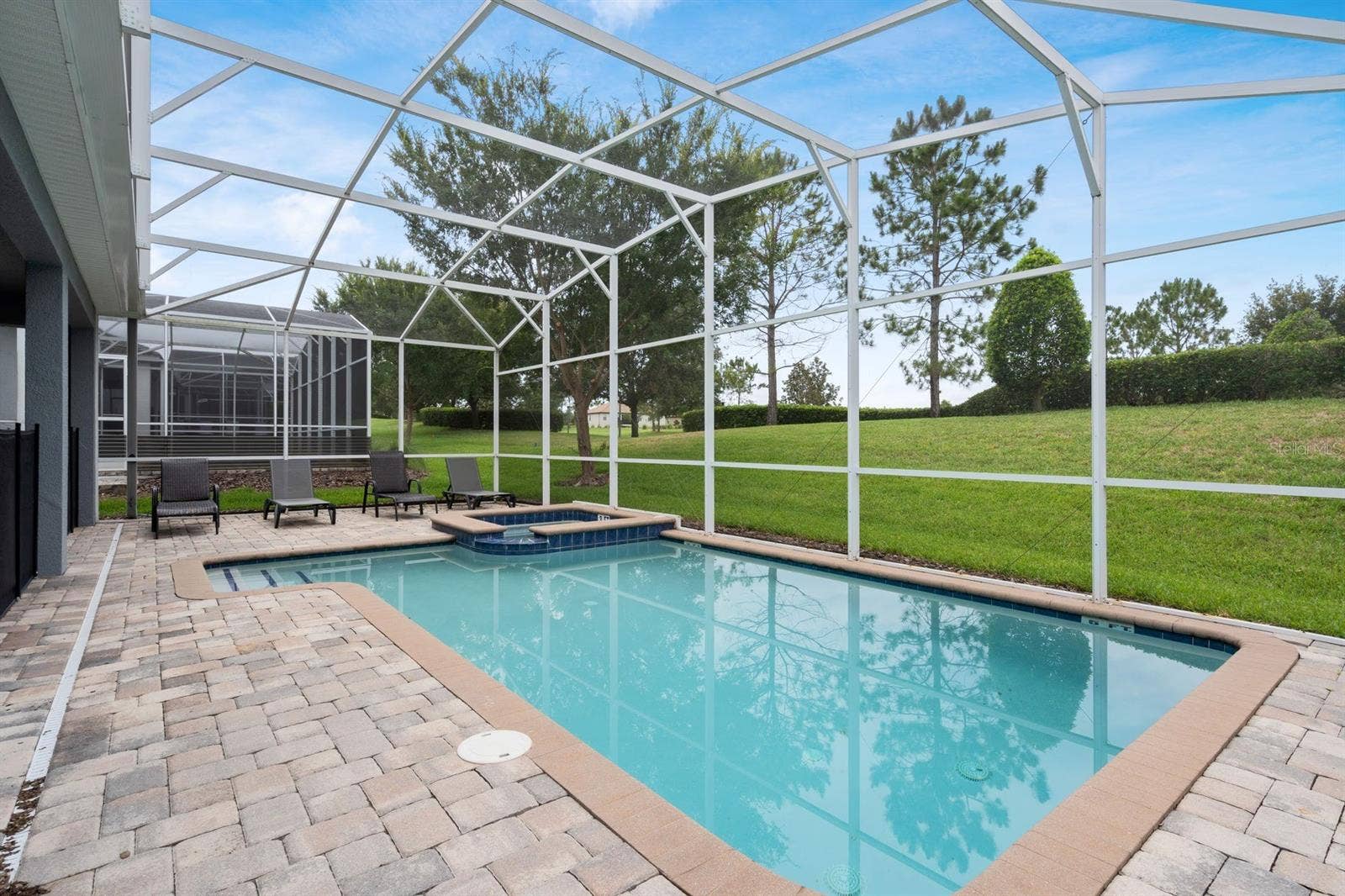 9050 STINGER DRIVE, Davenport, FL 33896 Screened in pool and spa