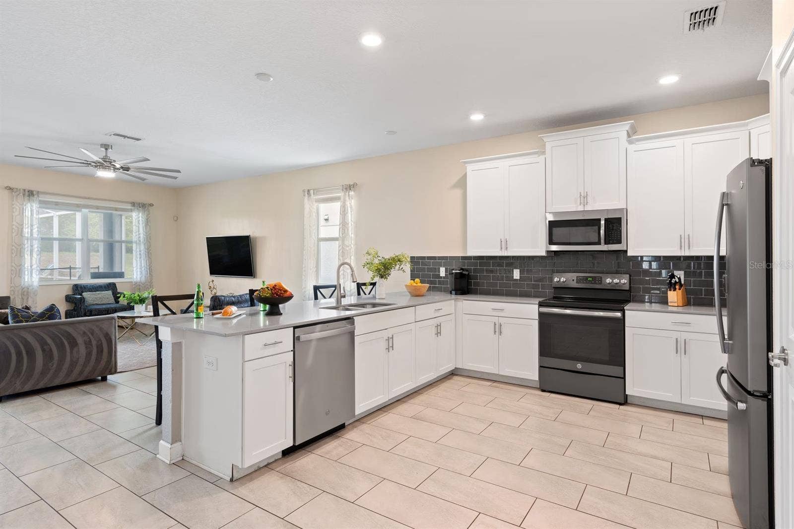 9050 STINGER DRIVE, Davenport, FL 33896 Kitchen