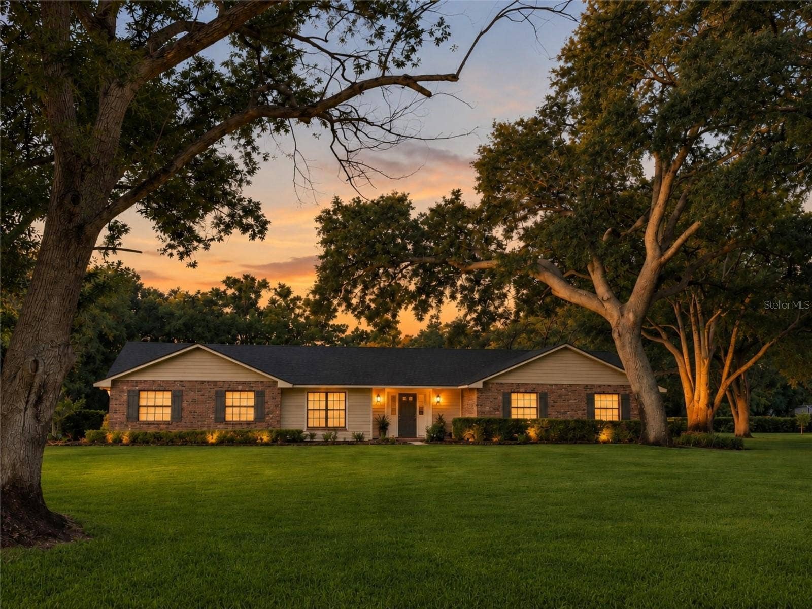 14140 COUNTRY ESTATE DRIVE, Winter Garden, FL 34787 Twilight view of this beautiful pool home on over an acre of land with mature trees.
