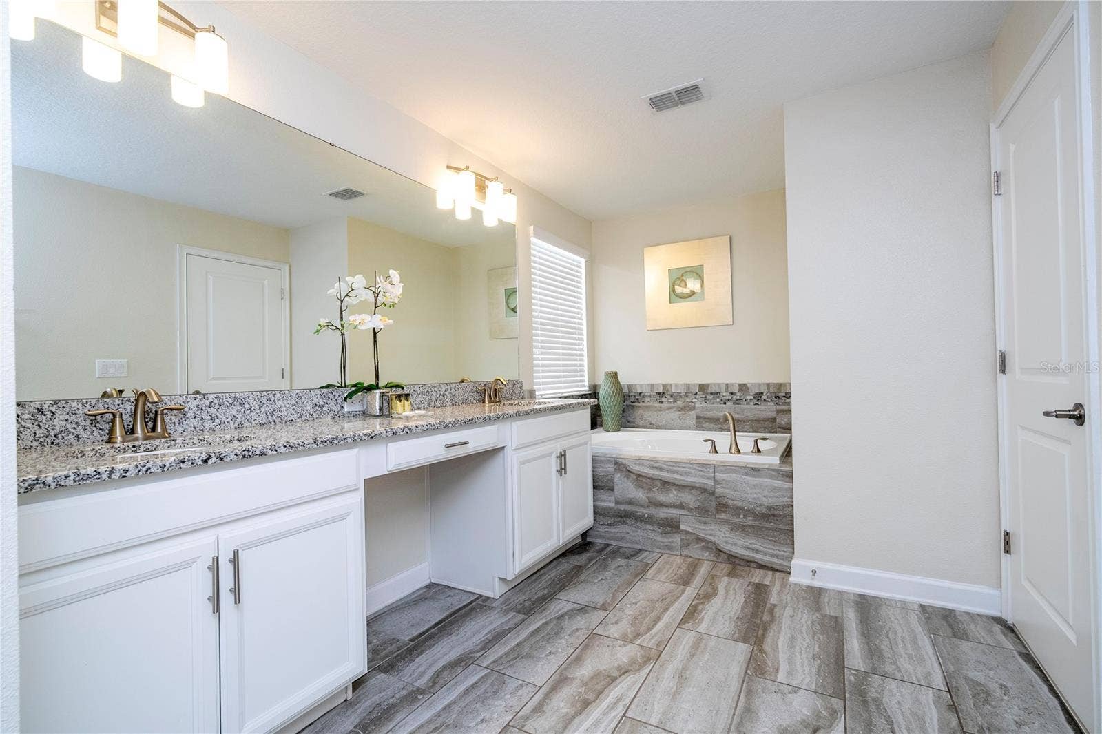 1646 MOON VALLEY DRIVE, Davenport, FL 33896 1646 MOON VALLEY DRIVE, Davenport, FL 33896