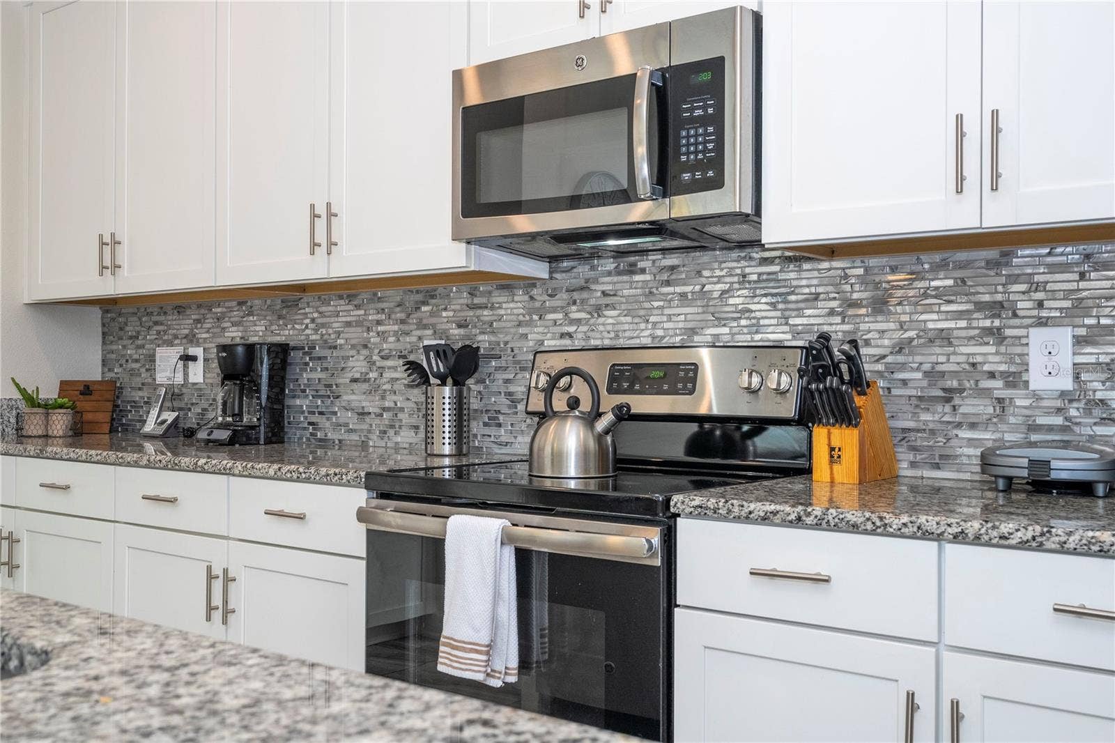 1646 MOON VALLEY DRIVE, Davenport, FL 33896 1646 MOON VALLEY DRIVE, Davenport, FL 33896