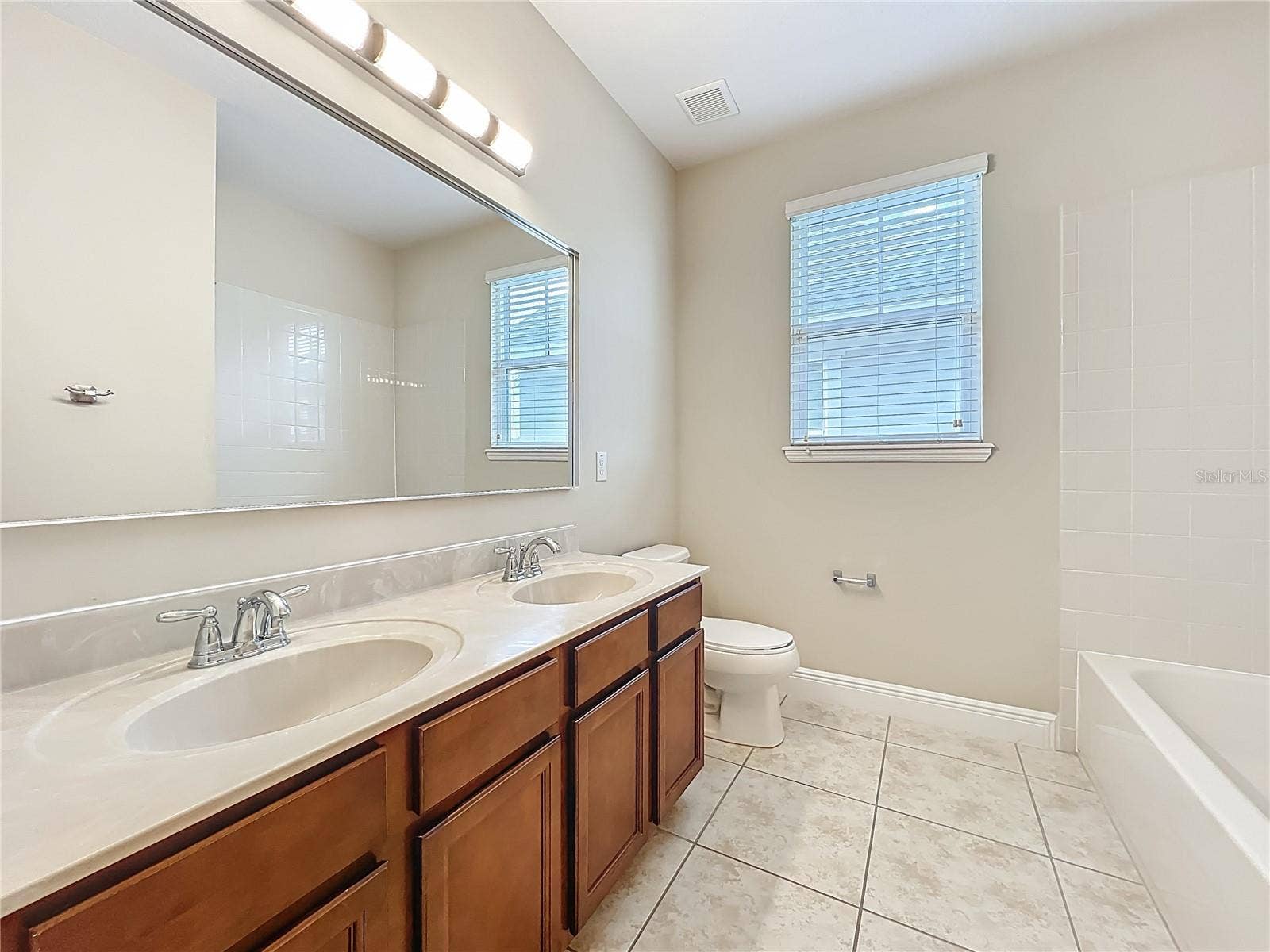 second floor bathroom 2