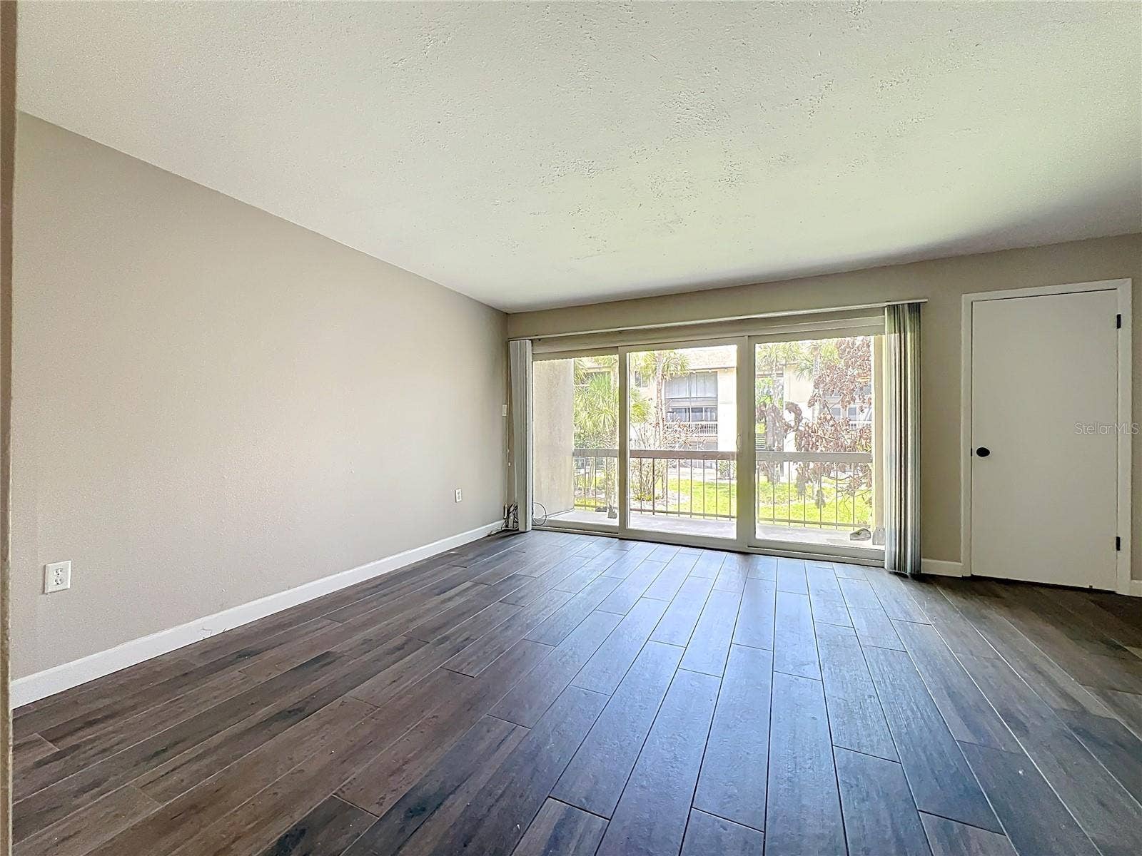 590 ORANGE DRIVE, #136, Altamonte Springs, FL 32701 Living Room/Dining Room