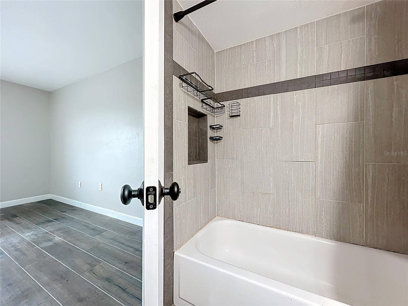590 ORANGE DRIVE, #136, Altamonte Springs, FL 32701 Remodeled Bathroom with Tub